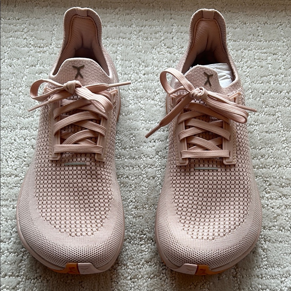 Flux Adapt Runner. Brand new with tags